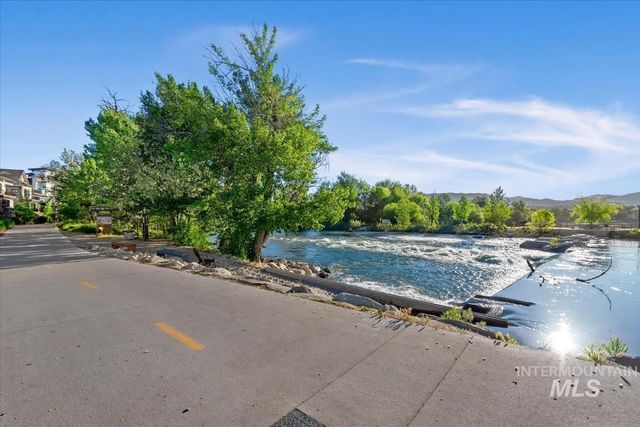 3880 Adams St, Garden City, ID 83714