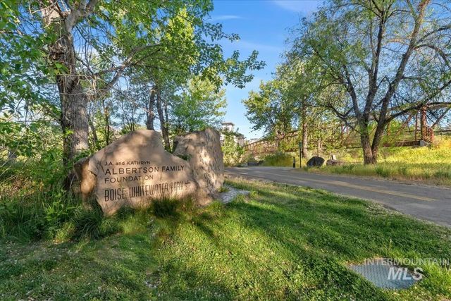 3880 Adams St, Garden City, ID 83714