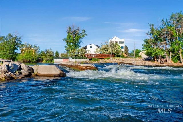 3880 Adams St, Garden City, ID 83714