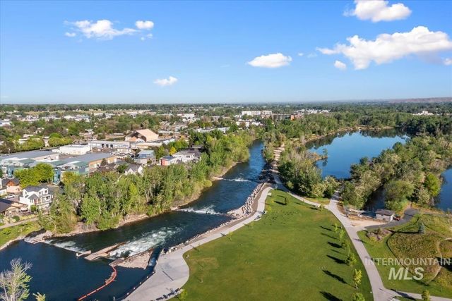 3880 Adams St, Garden City, ID 83714