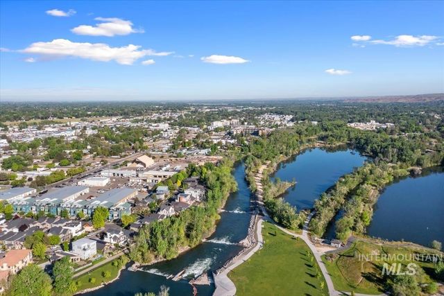 3880 Adams St, Garden City, ID 83714