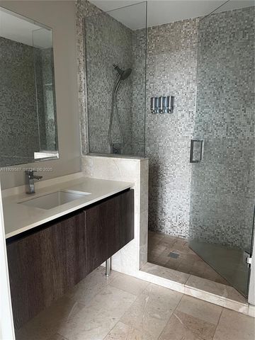 68 SE 6th St 3401, Miami, FL 33131