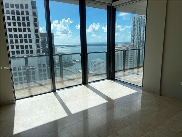 68 SE 6th St 3401, Miami, FL 33131