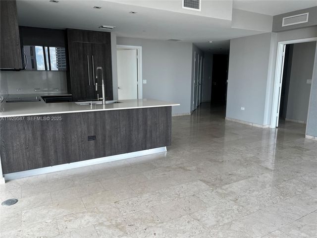 68 SE 6th St 3401, Miami, FL 33131