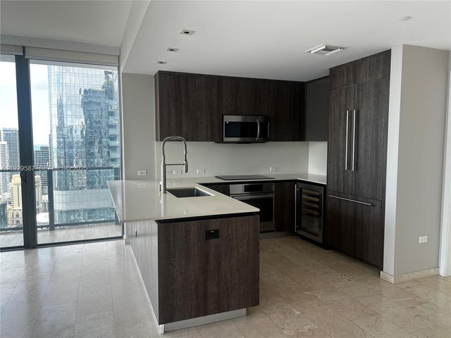 68 SE 6th St 3401, Miami, FL 33131