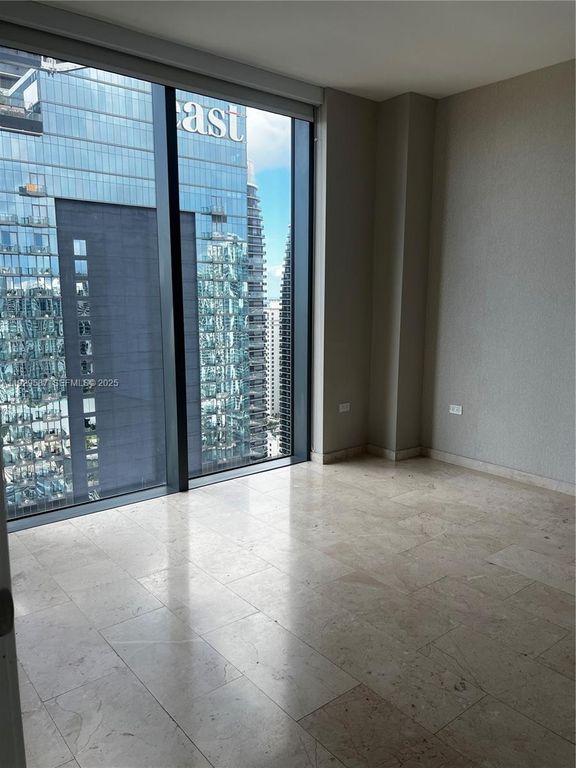 Image 10 of property listing at 68 SE 6th St 3401, Miami, FL 33131
