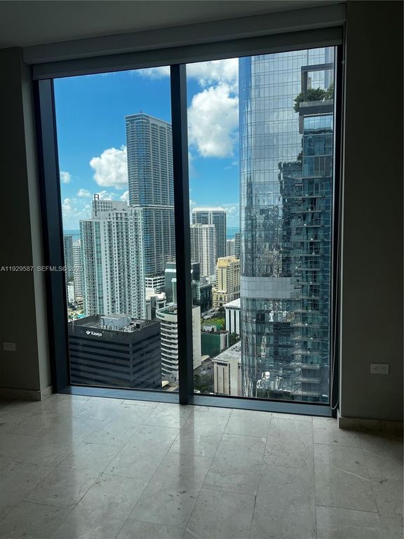 Image 11 of property listing at 68 SE 6th St 3401, Miami, FL 33131