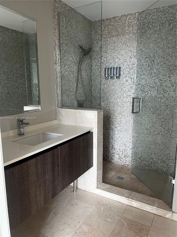 Image 13 of property listing at 68 SE 6th St 3401, Miami, FL 33131