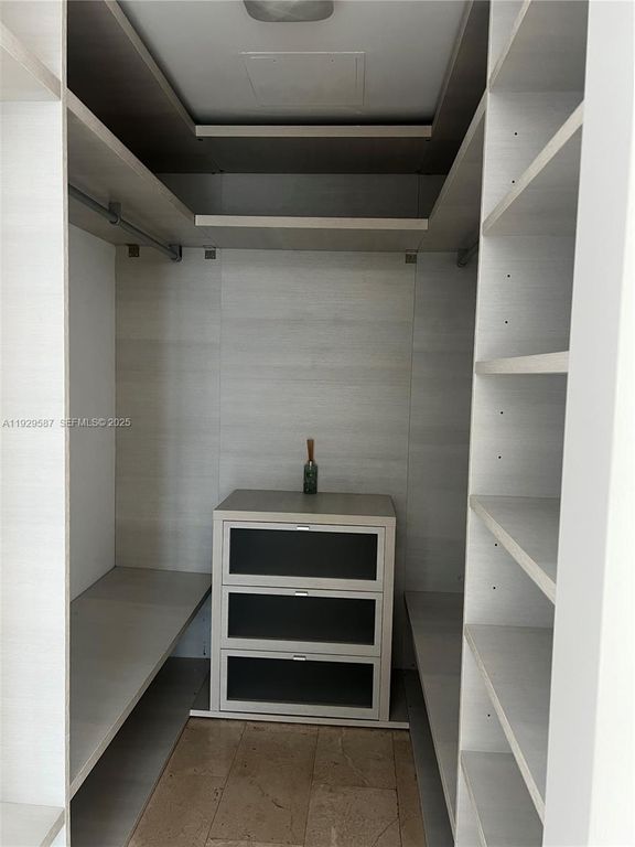 Image 15 of property listing at 68 SE 6th St 3401, Miami, FL 33131