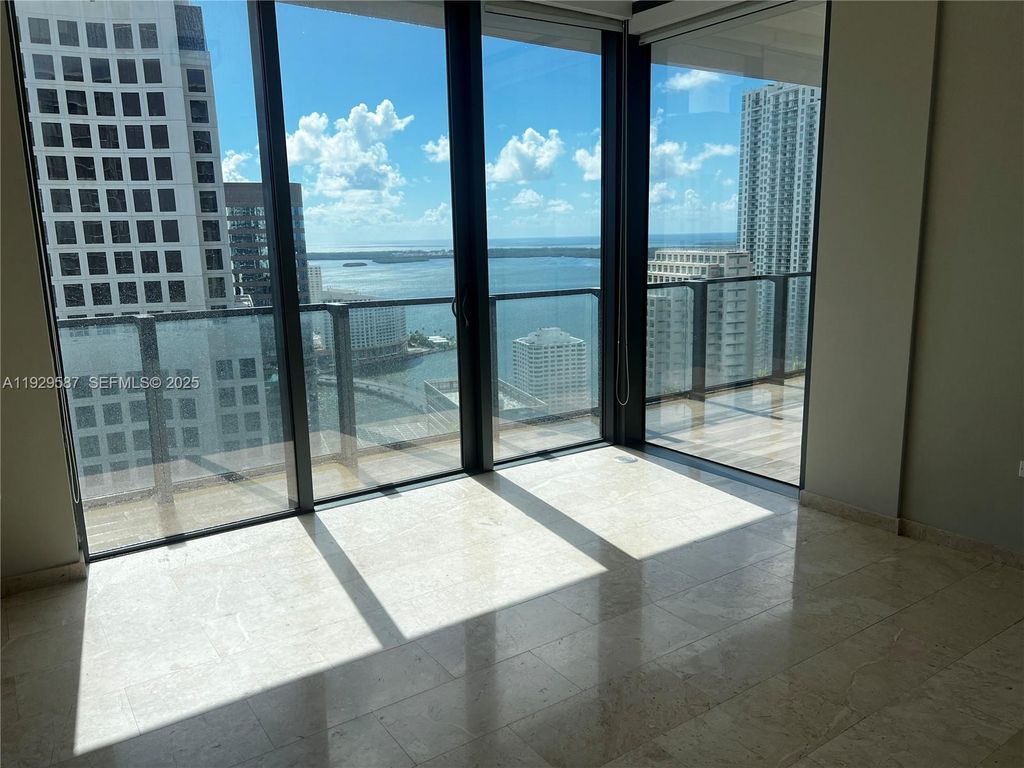 Image 17 of property listing at 68 SE 6th St 3401, Miami, FL 33131