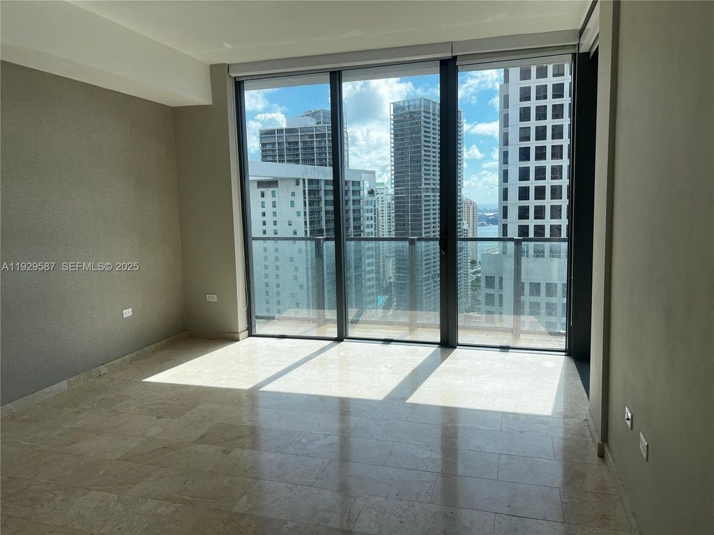 Image 18 of property listing at 68 SE 6th St 3401, Miami, FL 33131