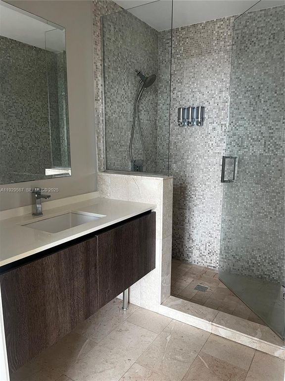 Image 9 of property listing at 68 SE 6th St 3401, Miami, FL 33131