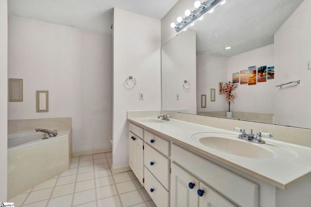 4 Knotts Court, Fountain Inn, SC 29644