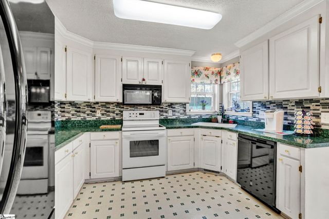 4 Knotts Court, Fountain Inn, SC 29644