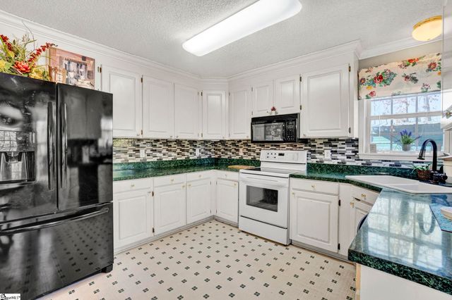 4 Knotts Court, Fountain Inn, SC 29644