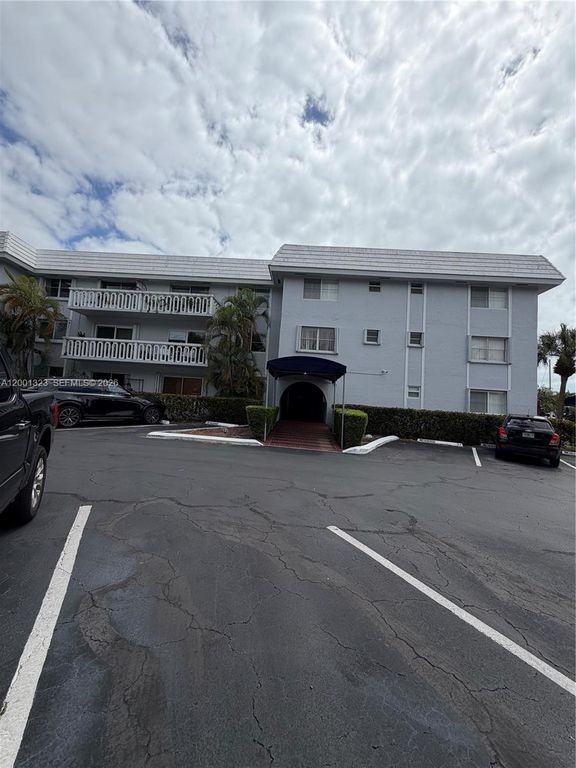 100 Edgewater Dr 127, Coral Gables, FL 33133