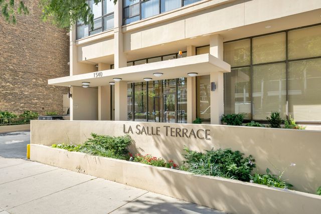 1540 N La Salle Drive 501, Chicago, IL 60610