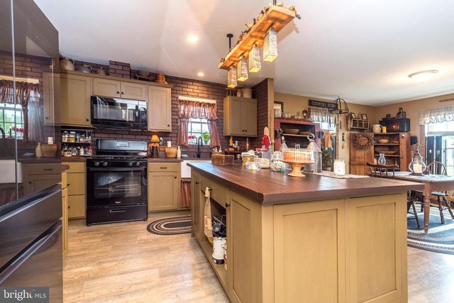 11 TERN CT, Bechtelsville, PA 19505