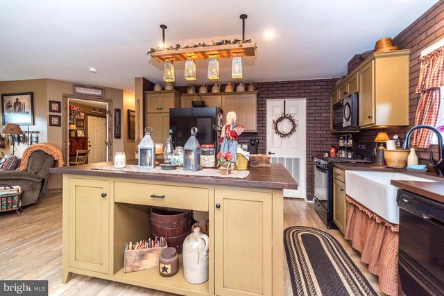 11 TERN CT, Bechtelsville, PA 19505