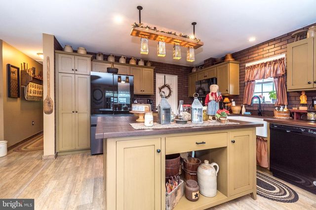 11 TERN CT, Bechtelsville, PA 19505