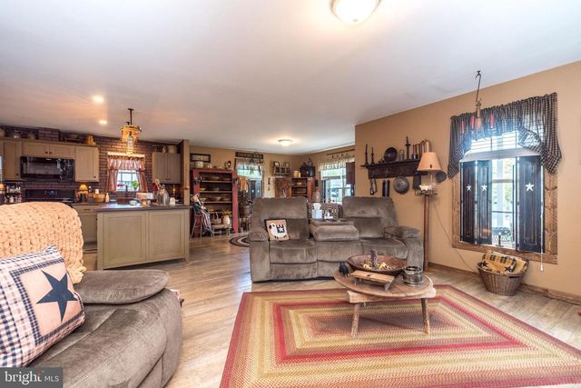11 TERN CT, Bechtelsville, PA 19505