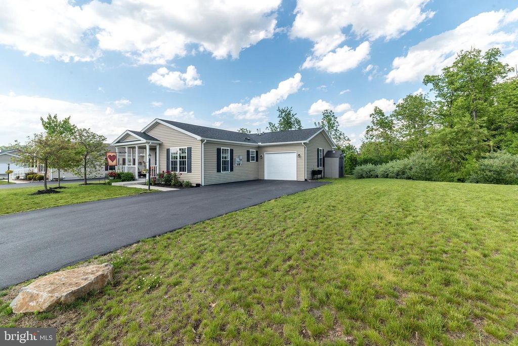 11 TERN CT, Bechtelsville, PA 19505
