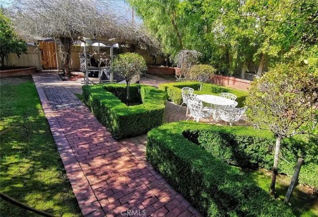 225 N Lima St 204, Sierra Madre, CA 91024