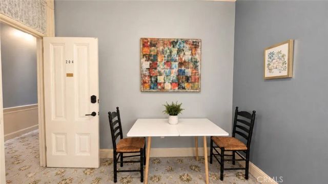 225 N Lima St 204, Sierra Madre, CA 91024