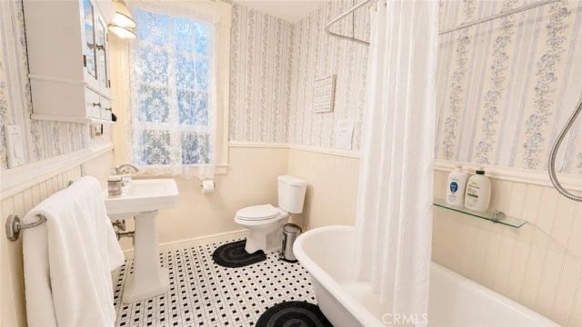 225 N Lima St 204, Sierra Madre, CA 91024