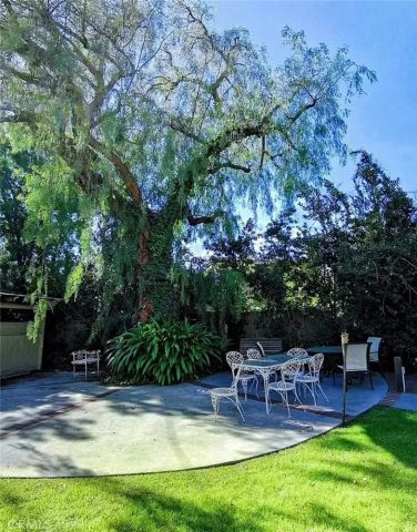 225 N Lima St 204, Sierra Madre, CA 91024