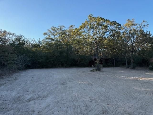 6735 Old Smithville Road, Flatonia, TX 78941