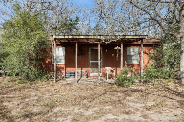 6735 Old Smithville Road, Flatonia, TX 78941
