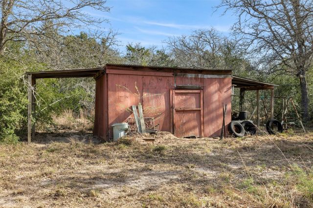 6735 Old Smithville Road, Flatonia, TX 78941