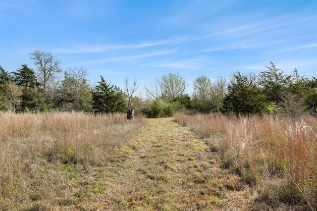 6735 Old Smithville Road, Flatonia, TX 78941