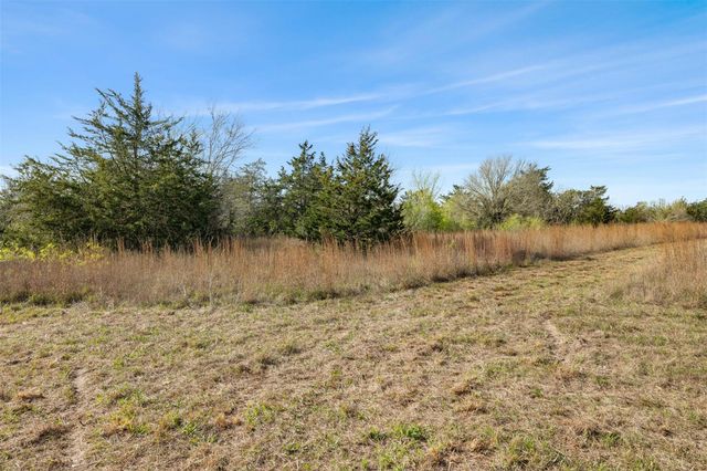 6735 Old Smithville Road, Flatonia, TX 78941