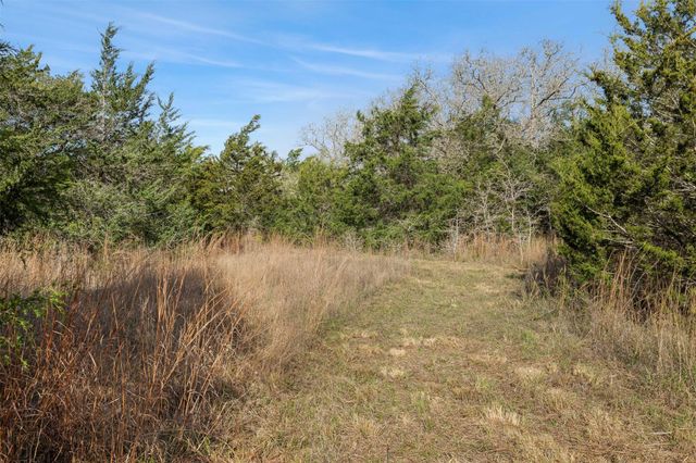 6735 Old Smithville Road, Flatonia, TX 78941