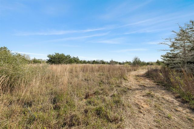 6735 Old Smithville Road, Flatonia, TX 78941