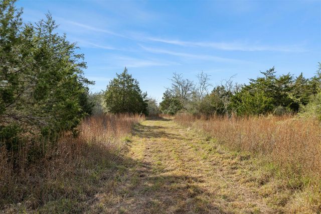 6735 Old Smithville Road, Flatonia, TX 78941