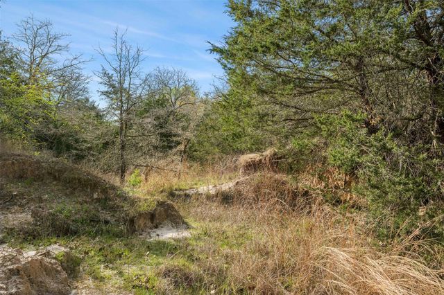 6735 Old Smithville Road, Flatonia, TX 78941