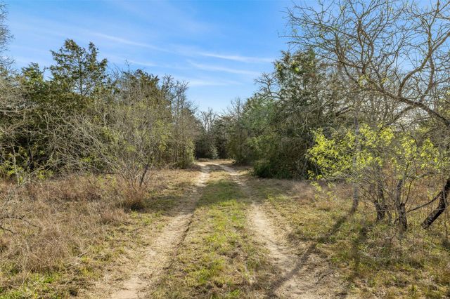6735 Old Smithville Road, Flatonia, TX 78941