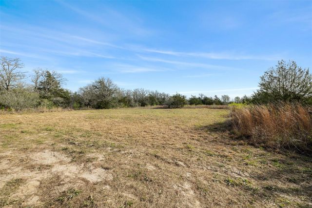 6735 Old Smithville Road, Flatonia, TX 78941
