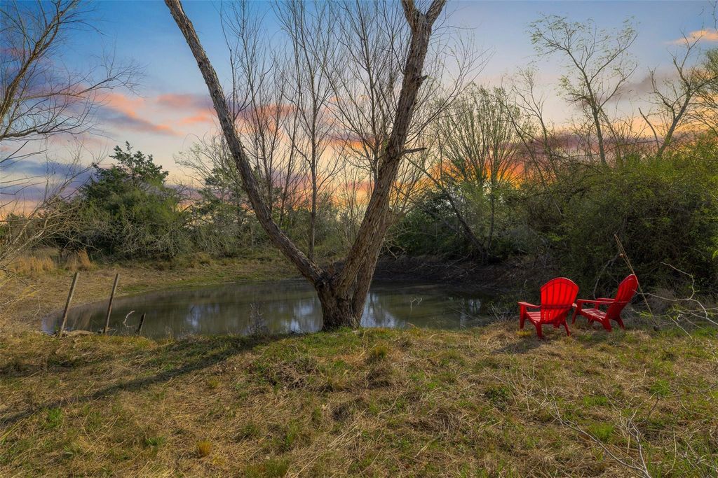 6735 Old Smithville Road, Flatonia, TX 78941