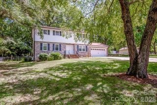 734 Willow Lane, Harrisburg, NC 28075