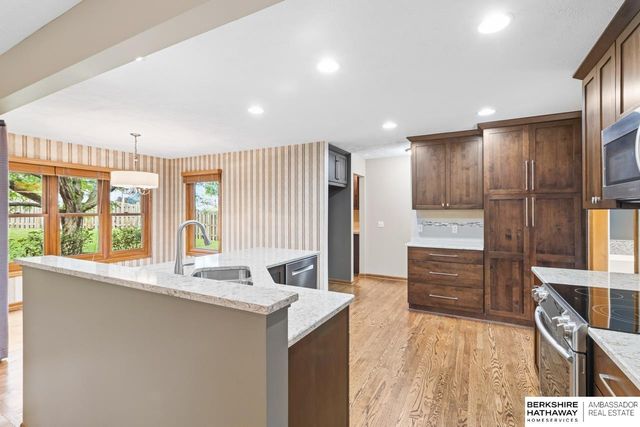 6412 N 102nd Avenue, Omaha, NE 68134