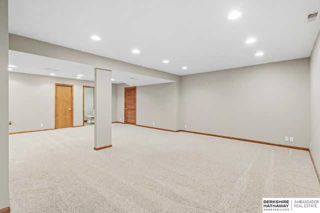 6412 N 102nd Avenue, Omaha, NE 68134