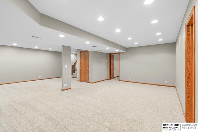 6412 N 102nd Avenue, Omaha, NE 68134