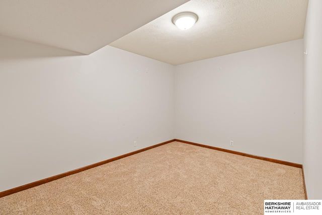 6412 N 102nd Avenue, Omaha, NE 68134