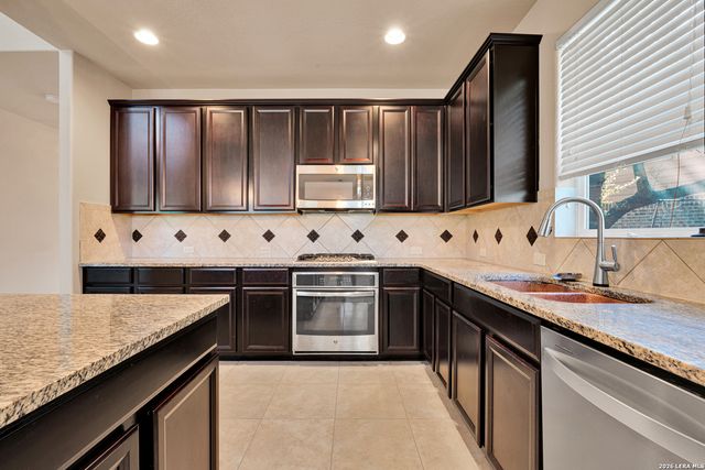 3303 Cherokee Cv, San Antonio, TX 78253