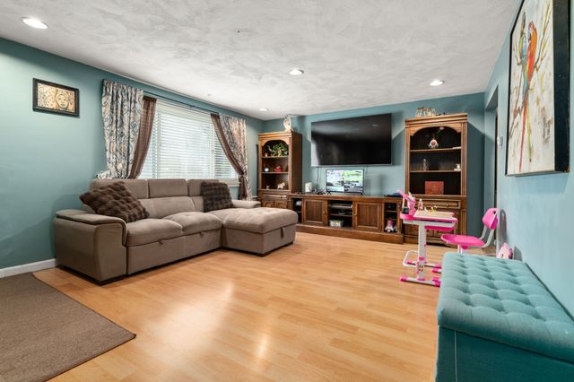 17 Louis Ln 17, Randolph, MA 02368