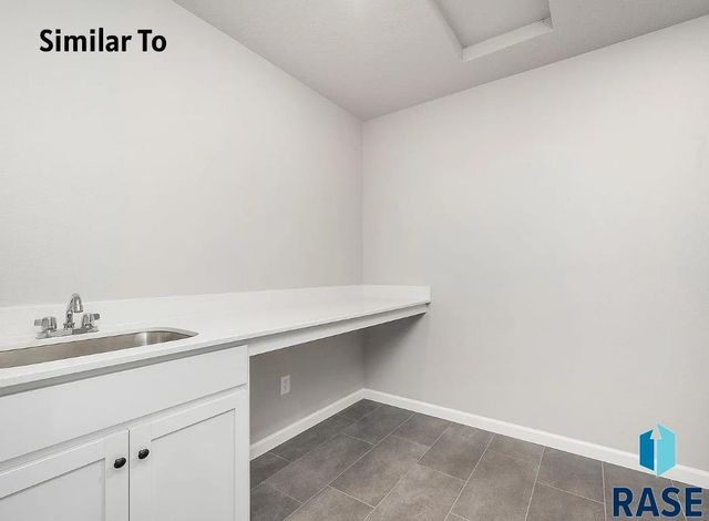 2001 N Valley View Rd Road, Sioux Falls, SD 57107